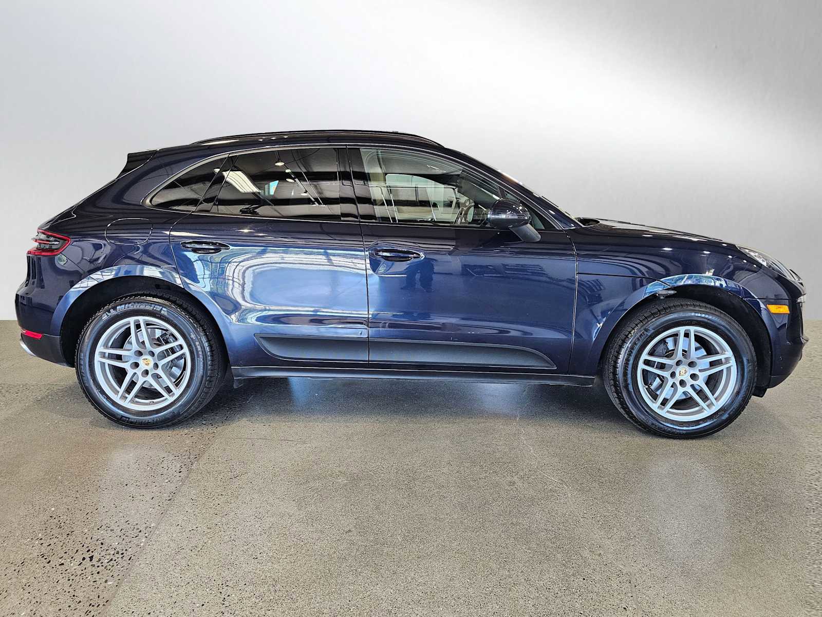 Used 2017 Porsche Macan AWD/4WD image 2