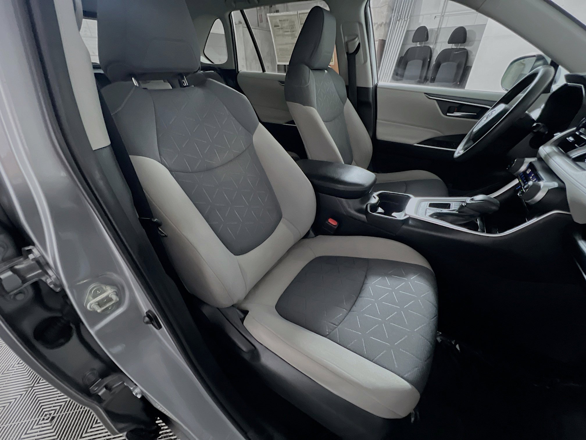 Used 2019 Toyota RAV4 XLE image 30