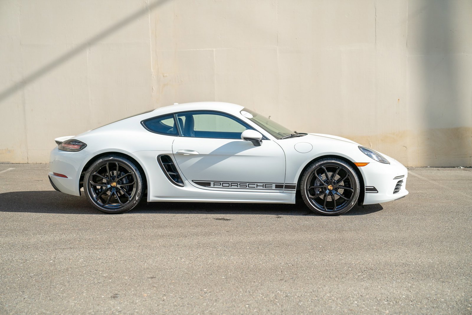 Used 2025 Porsche 718 Cayman image 8