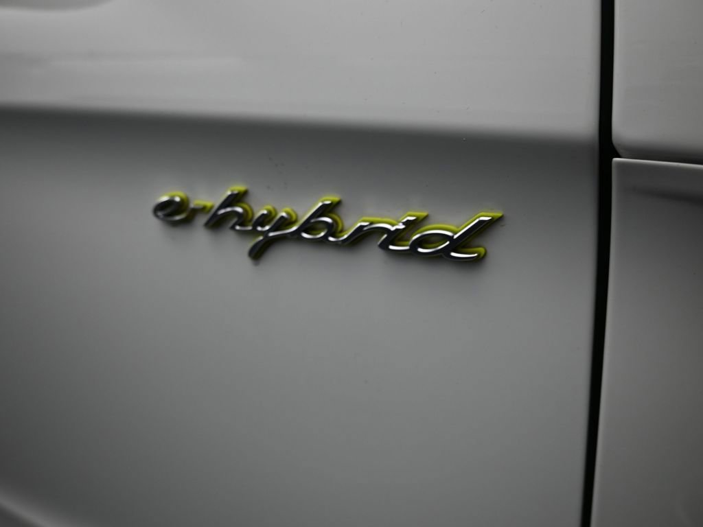 Used 2018 Porsche Panamera 4 image 32