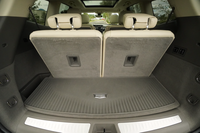 Used 2024 Cadillac XT6 Premium Luxury w/ Technology Package FWD image 33