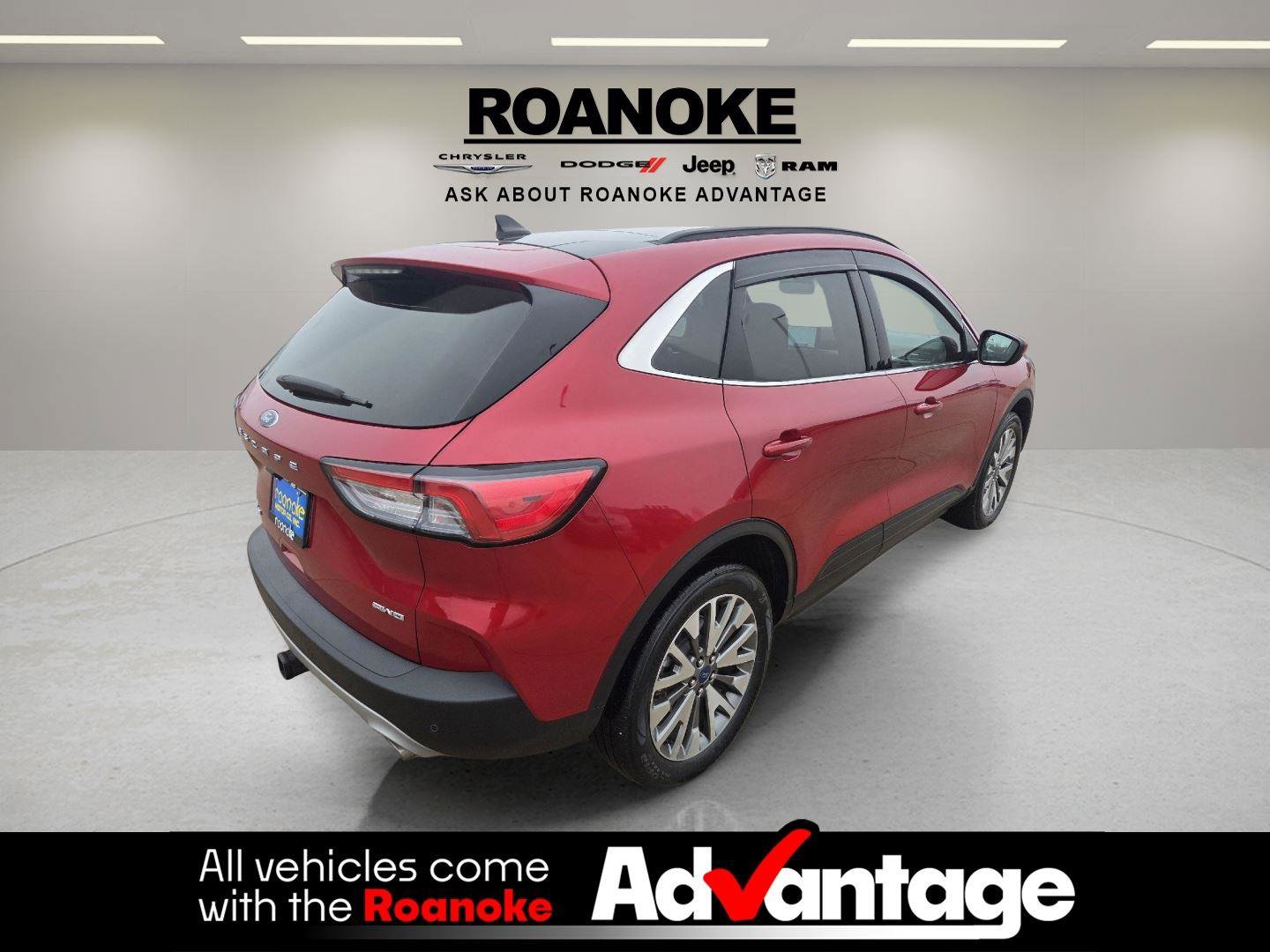 Used 2022 Ford Escape Titanium w/ Class II Trailer Tow Package image 9