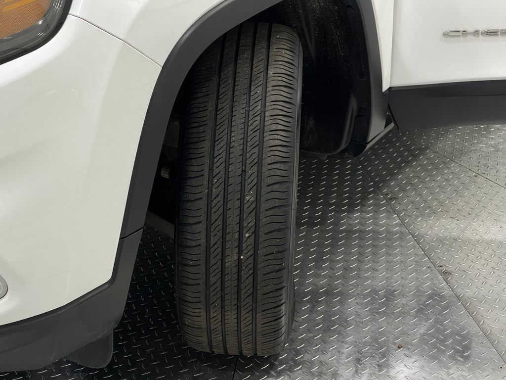 Used 2019 Jeep Cherokee Limited w/ Luxury Group image 36