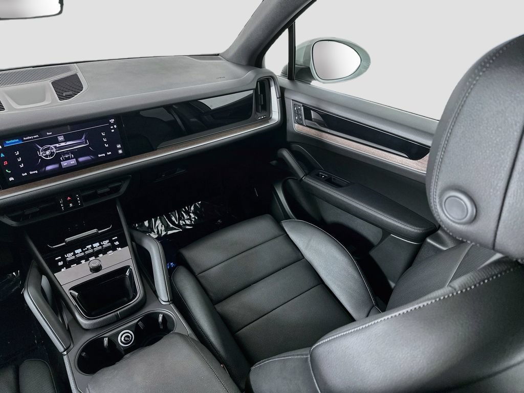 Certified 2024 Porsche Cayenne AWD/4WD image 26