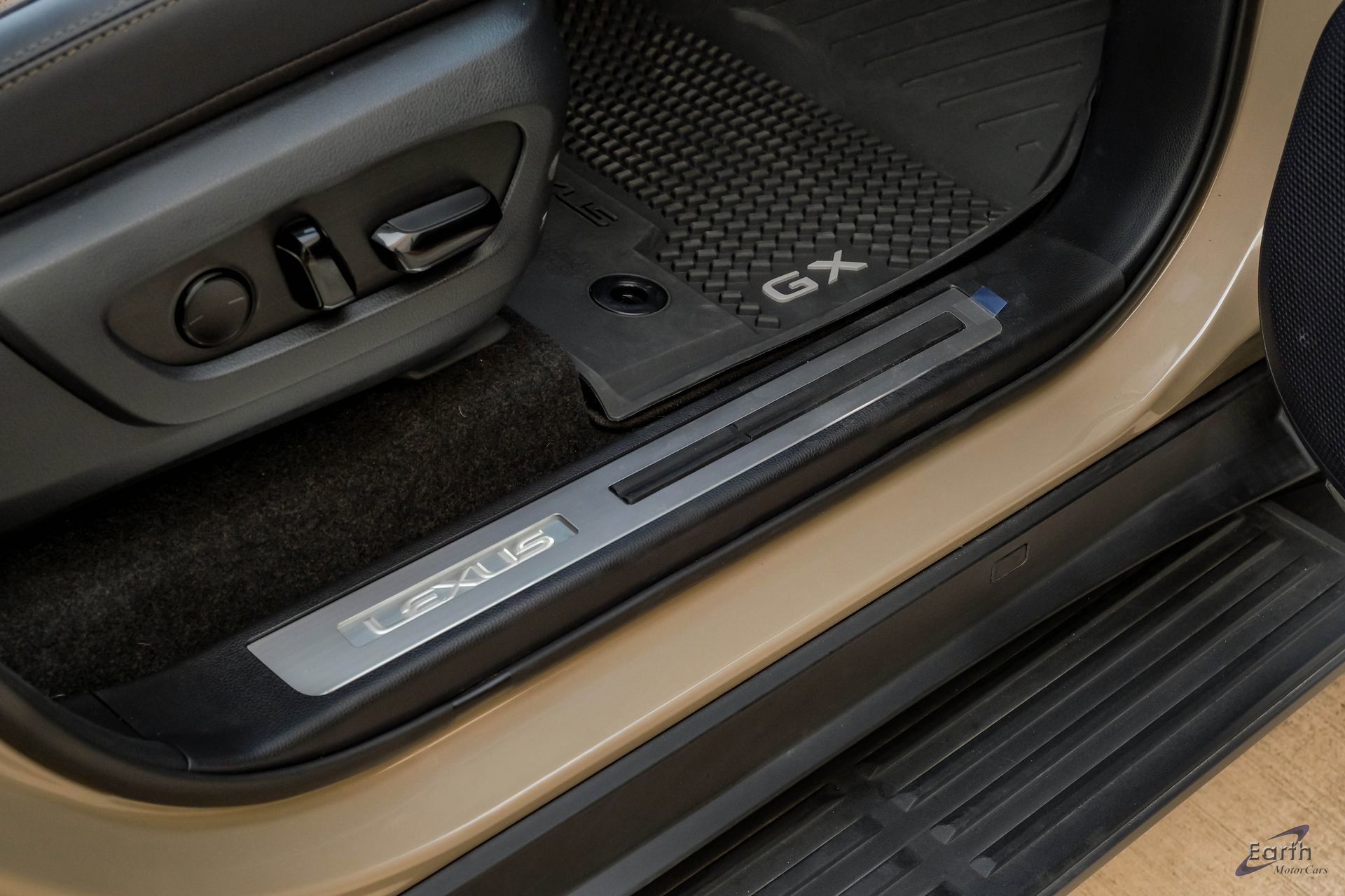 Used 2025 Lexus GX 550 w/ Accessory Package (CT) image 57