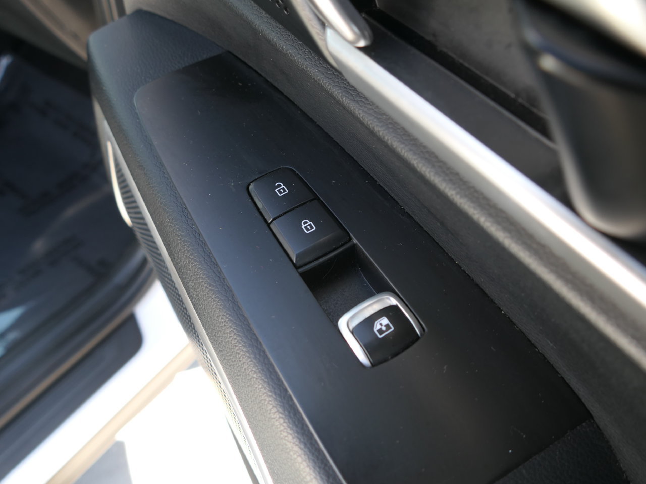 Certified 2024 Kia Telluride S w/ S Sunroof Package FWD image 27