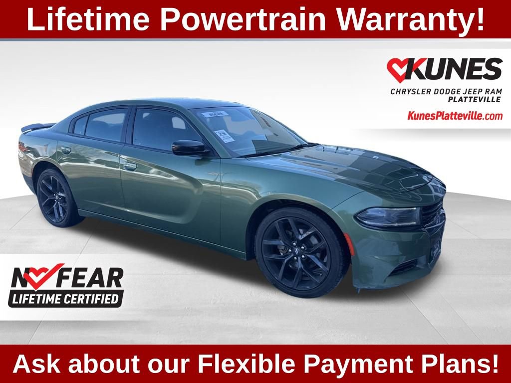 Used 2022 Dodge Charger SXT w/ Blacktop Package RWD image 4