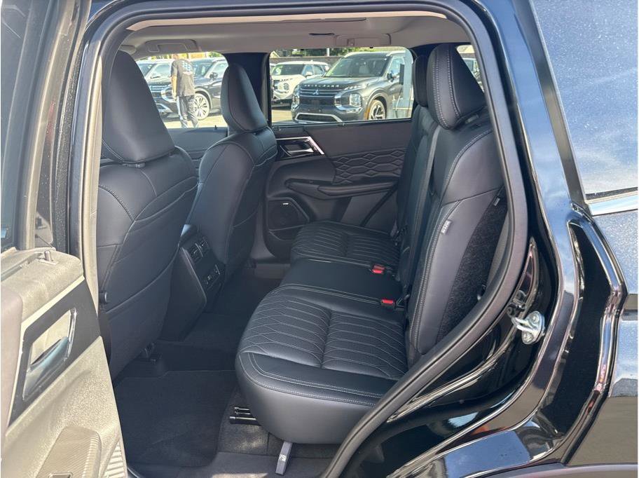Used 2025 Mitsubishi Outlander SEL image 10
