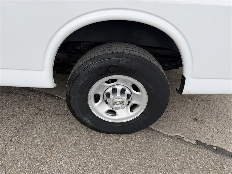 Used 2021 Chevrolet Express 3500 w/ Driver Convenience Package RWD image 30