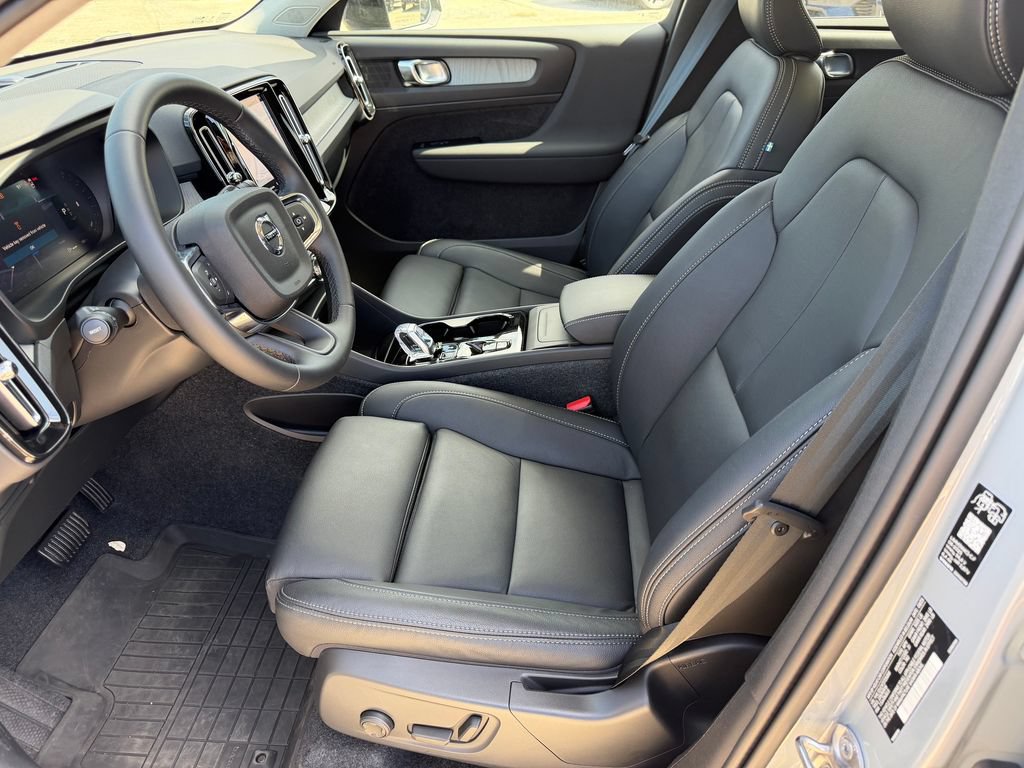 New 2026 Volvo XC40 B5 Plus w/ Protection Package Premier AWD/4WD image 17