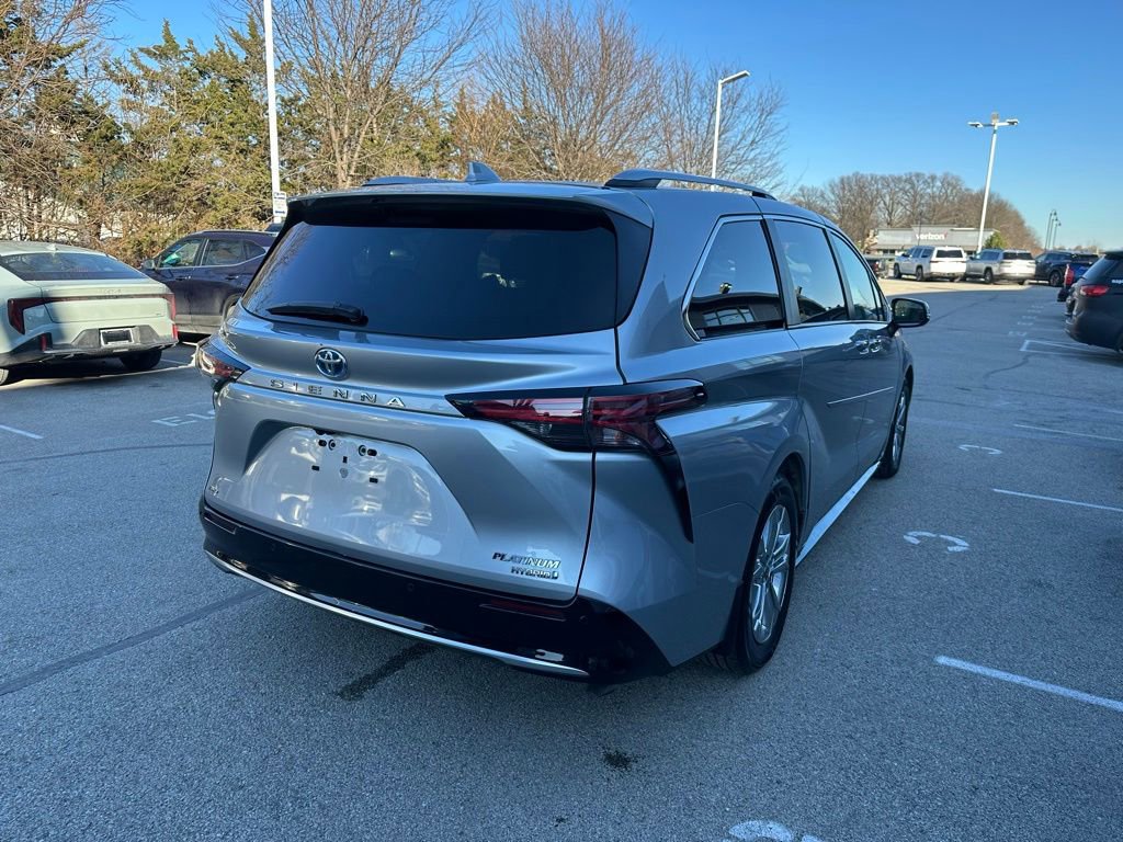 Used 2022 Toyota Sienna Platinum image 7