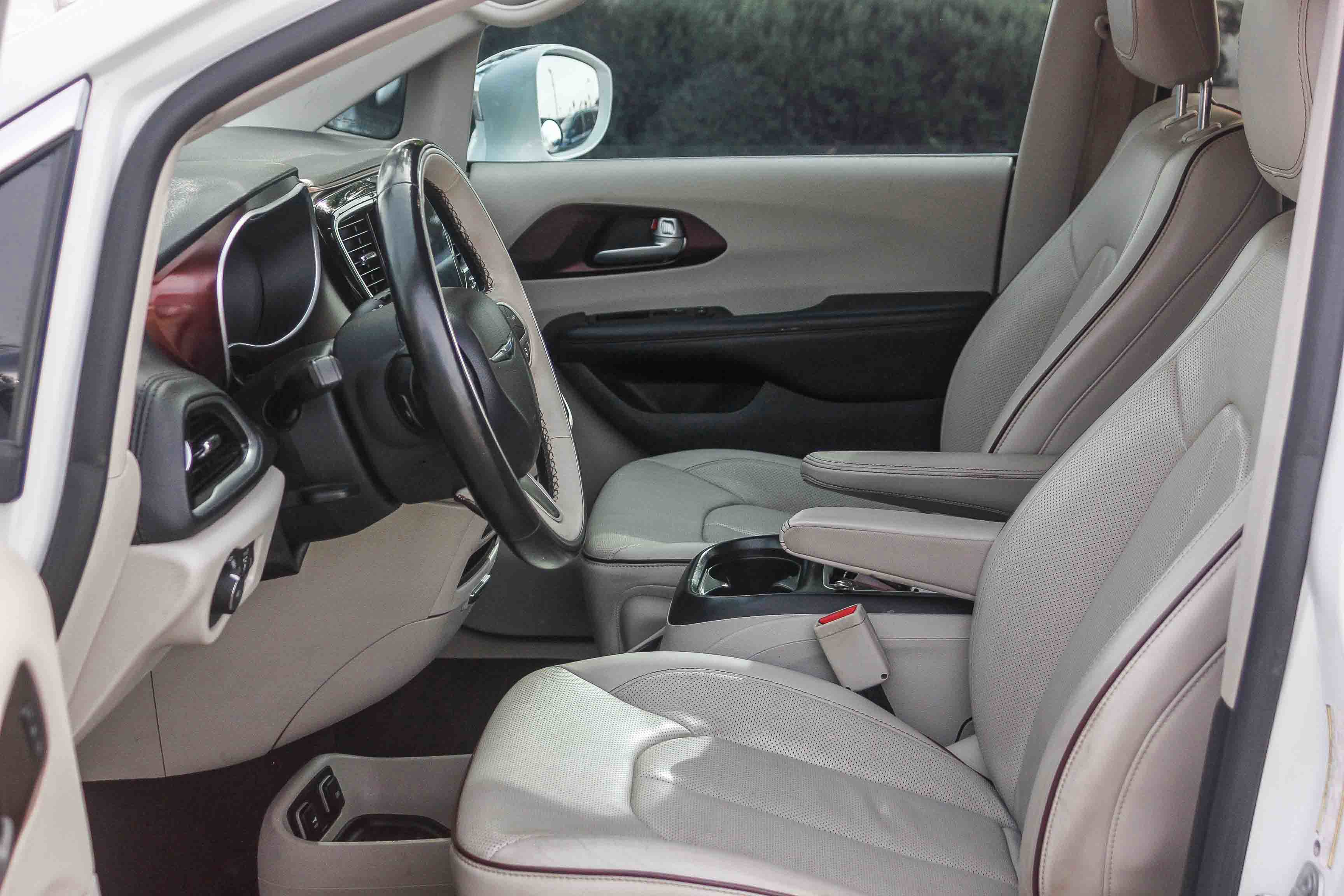 Used 2017 Chrysler Pacifica Limited w/ Advanced Safetytec Group image 17