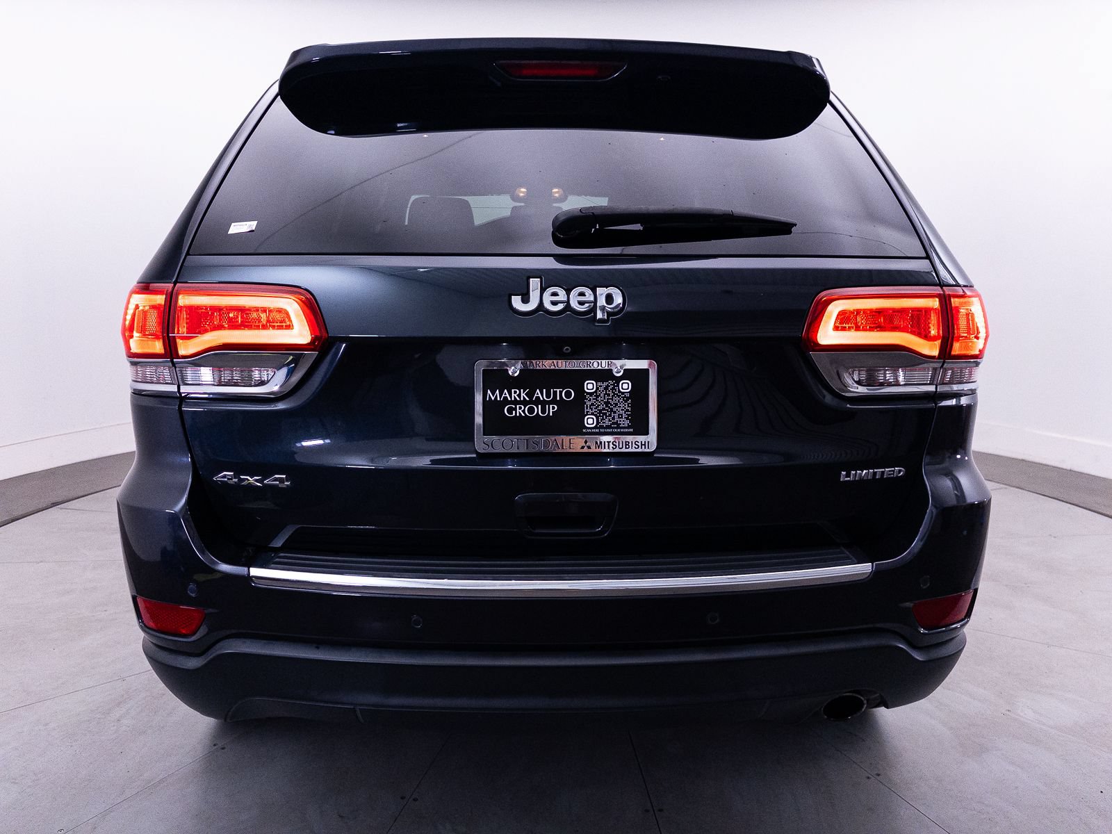 Used 2016 Jeep Grand Cherokee Limited AWD/4WD image 13