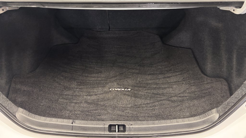 Used 2014 Toyota Corolla LE FWD image 30
