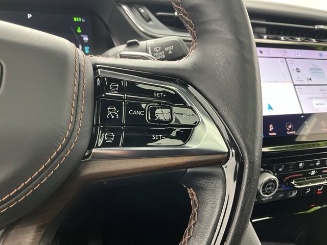 Used 2022 Jeep Grand Cherokee Summit w/ Luxury Tech Group V image 18