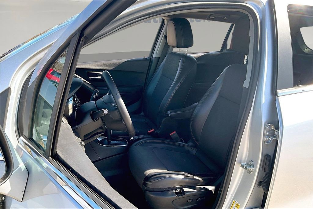 Used 2018 Chevrolet Trax LT w/ LT Convenience Package image 18