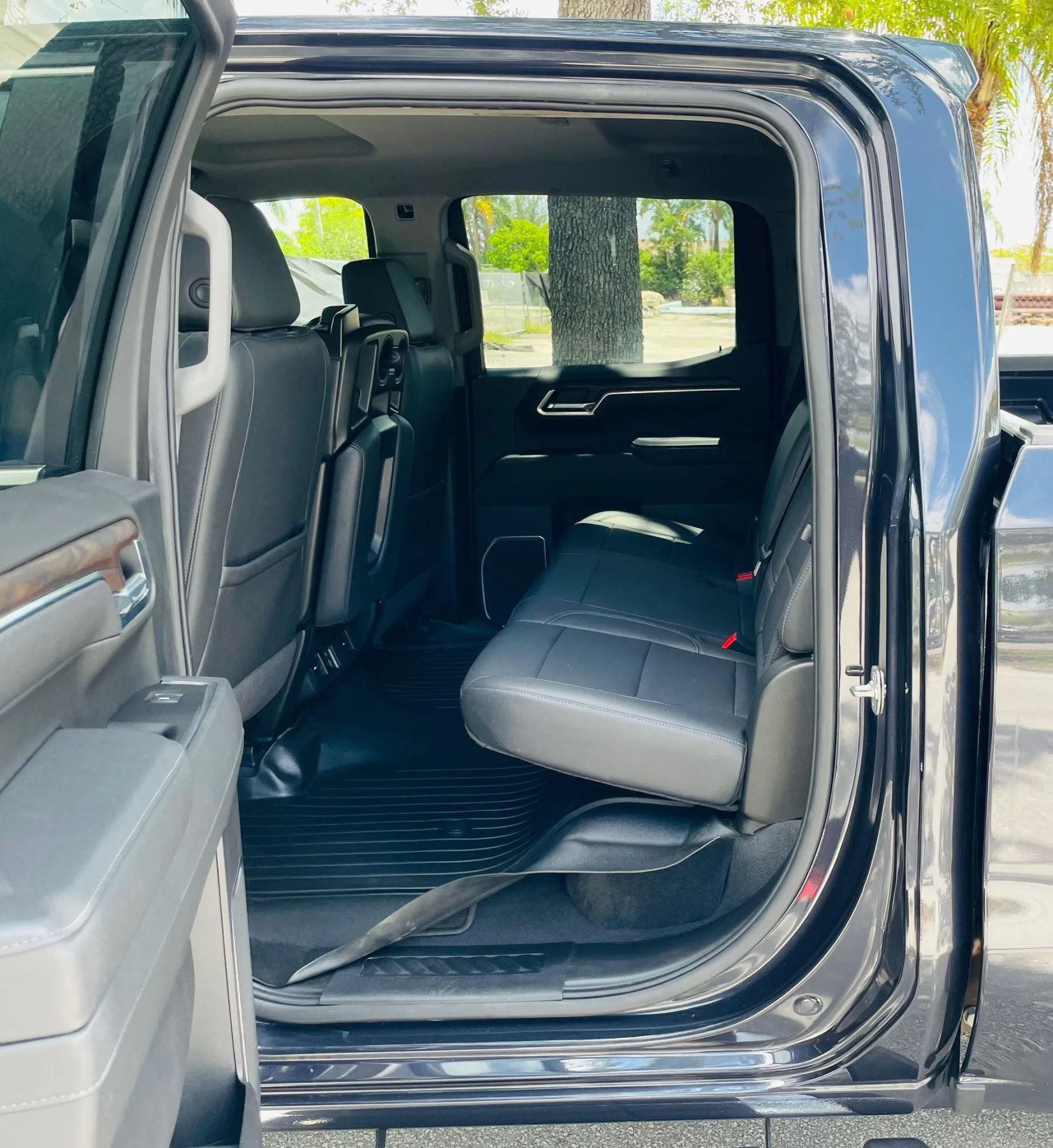 Used 2025 GMC Sierra 1500 SLT RWD image 11