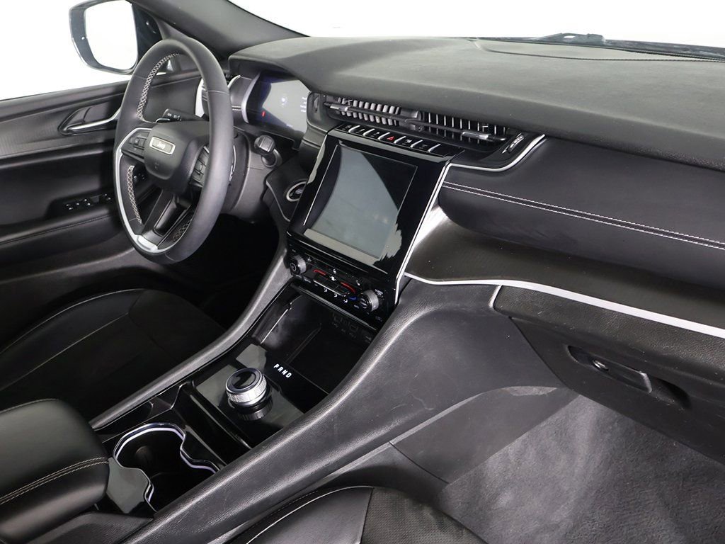 Used 2023 Jeep Grand Cherokee L Laredo image 27