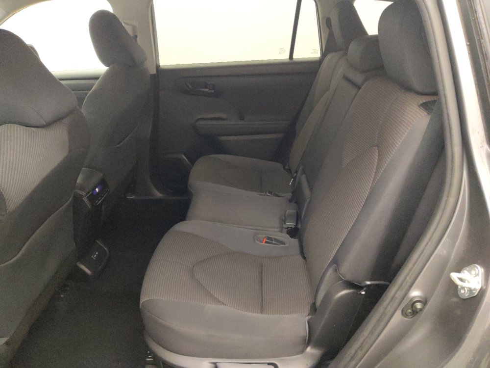 Used 2022 Toyota Highlander LE image 18