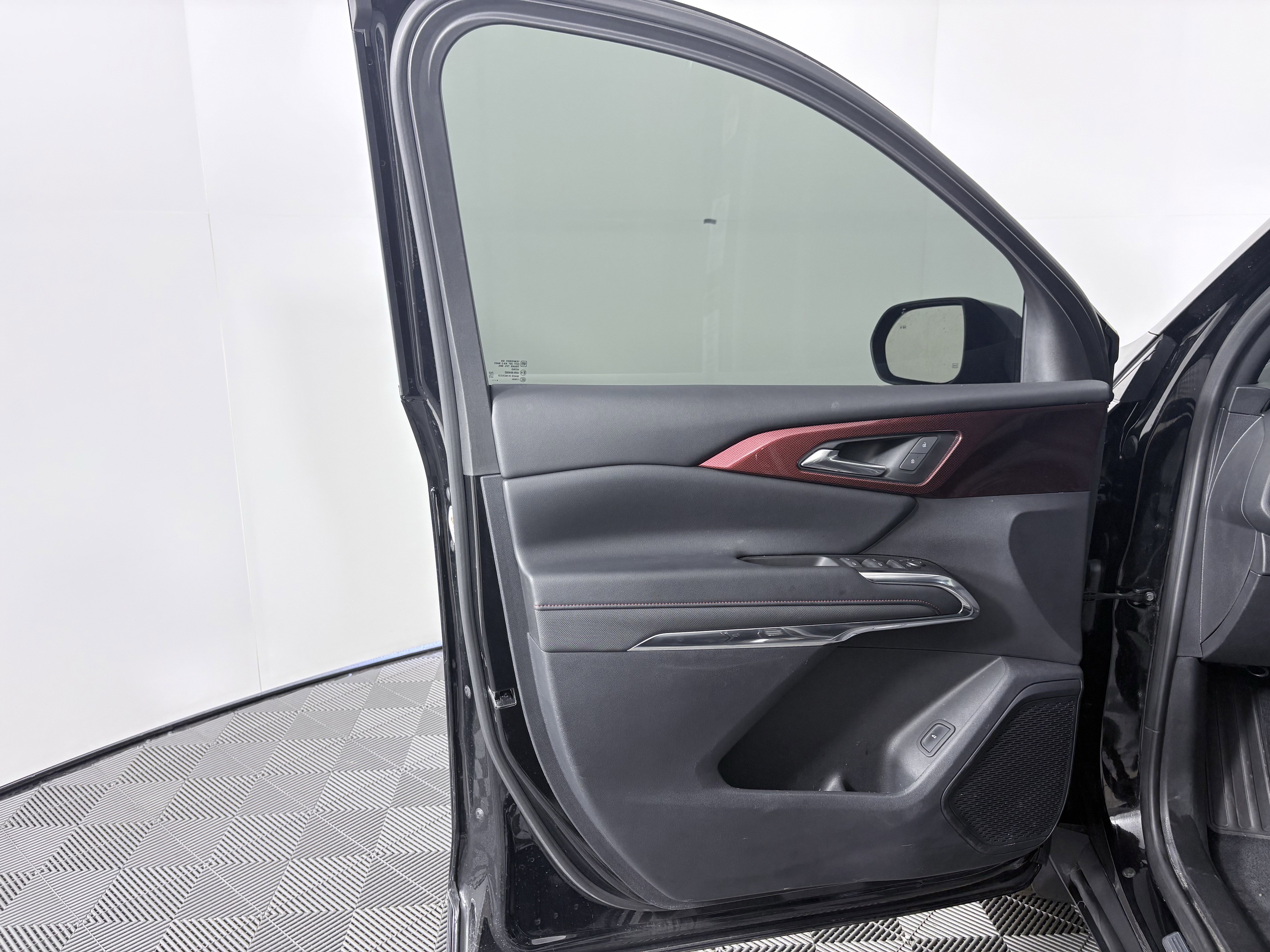 Used 2024 Chevrolet Traverse Z71 image 16