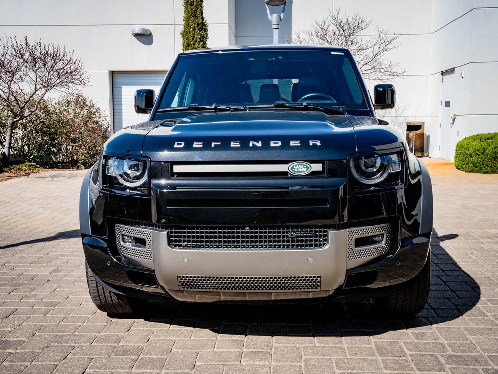 Used 2023 Land Rover Defender 130 X-Dynamic SE AWD/4WD image 2