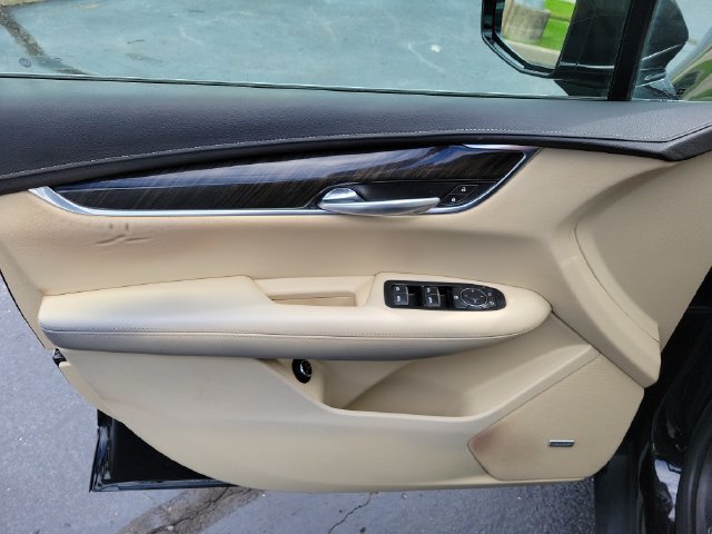Used 2019 Cadillac XT5 FWD image 8