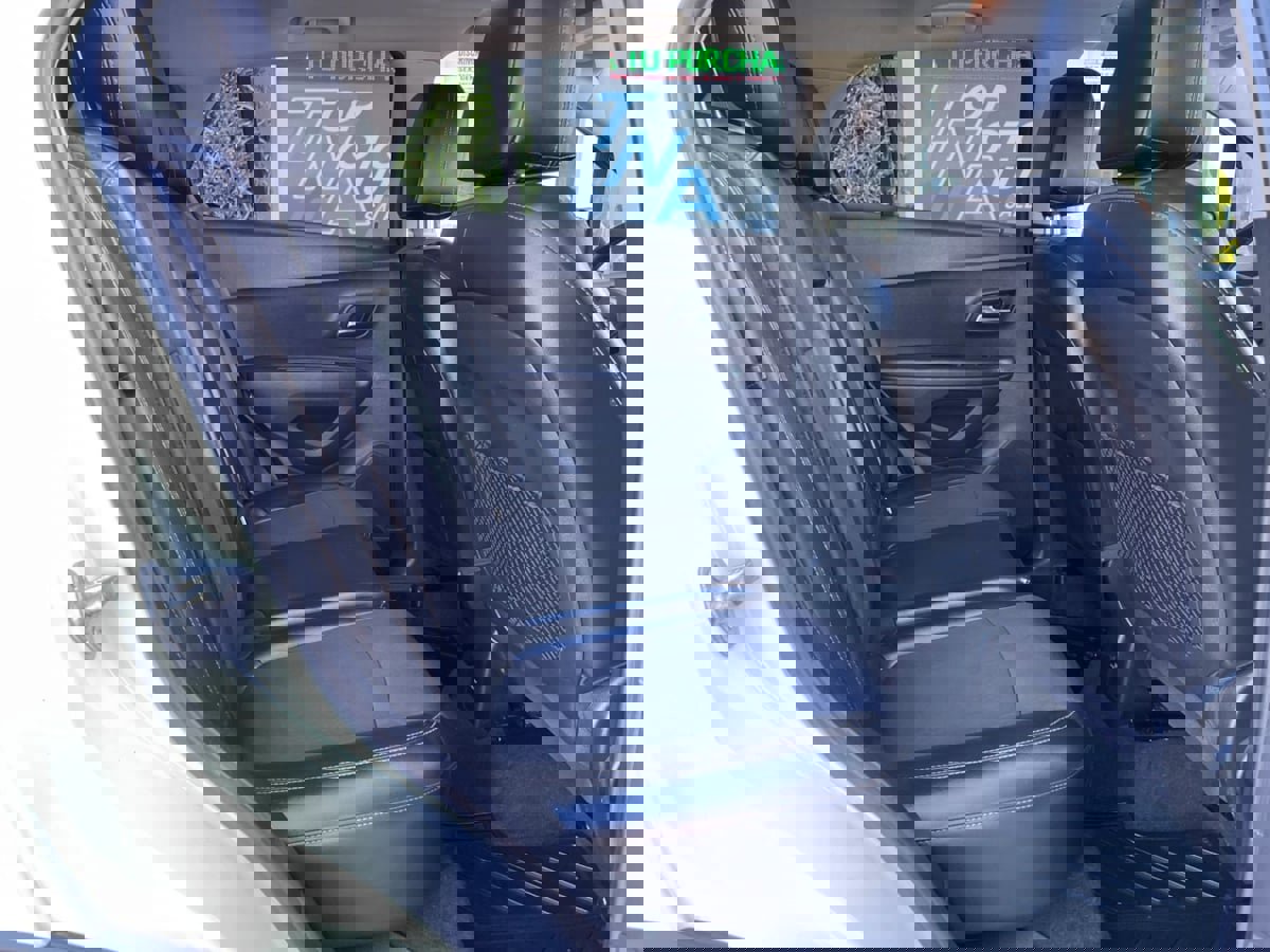 Used 2020 Chevrolet Trax LT w/ Sun & Sound Package image 24