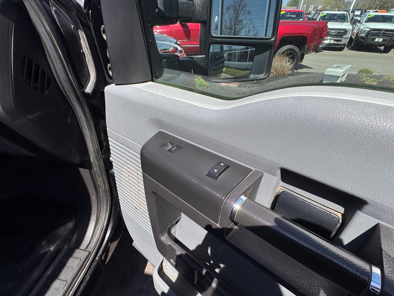 Used 2016 Ford F550 4x4 SuperCab Super Duty image 41