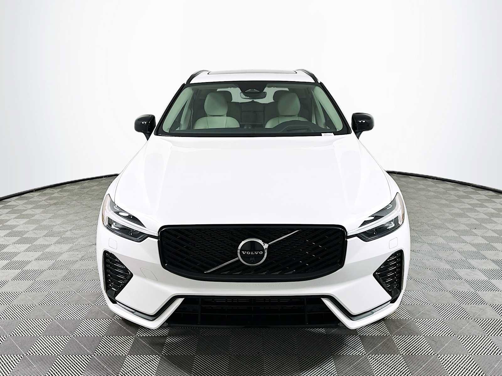 New 2026 Volvo XC60 B5 Ultra w/ Climate Package PRO AWD/4WD image 2
