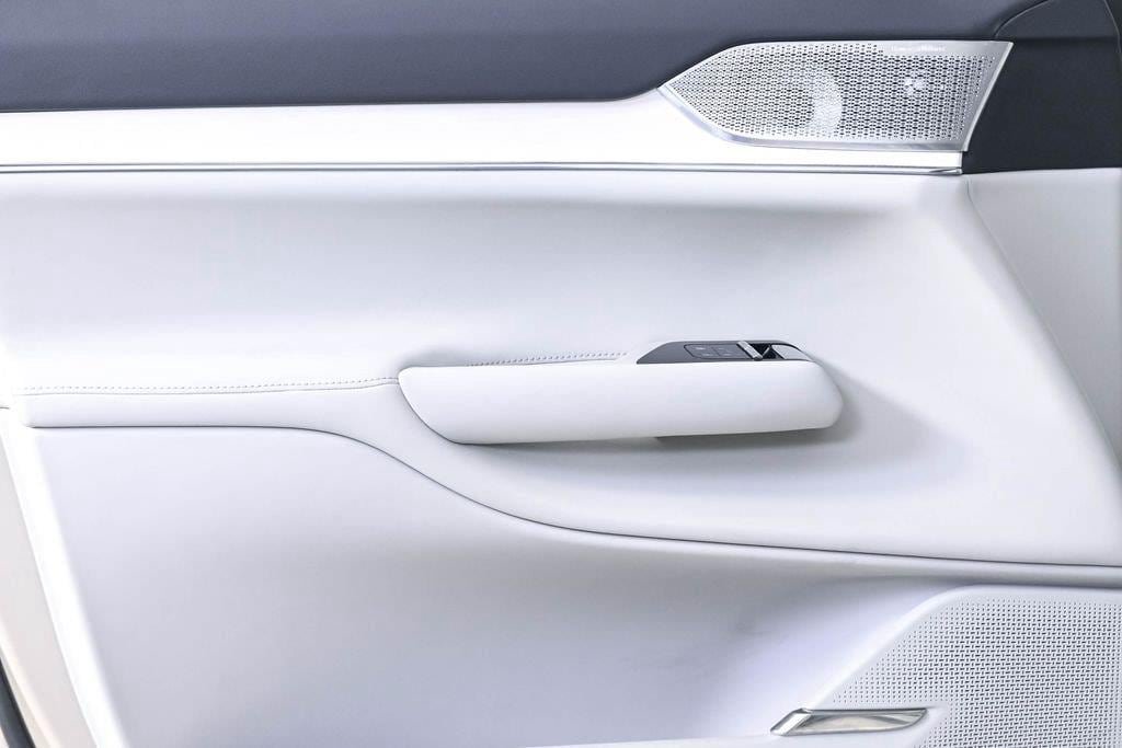 Certified 2025 Volvo EX90 Ultra AWD/4WD image 8