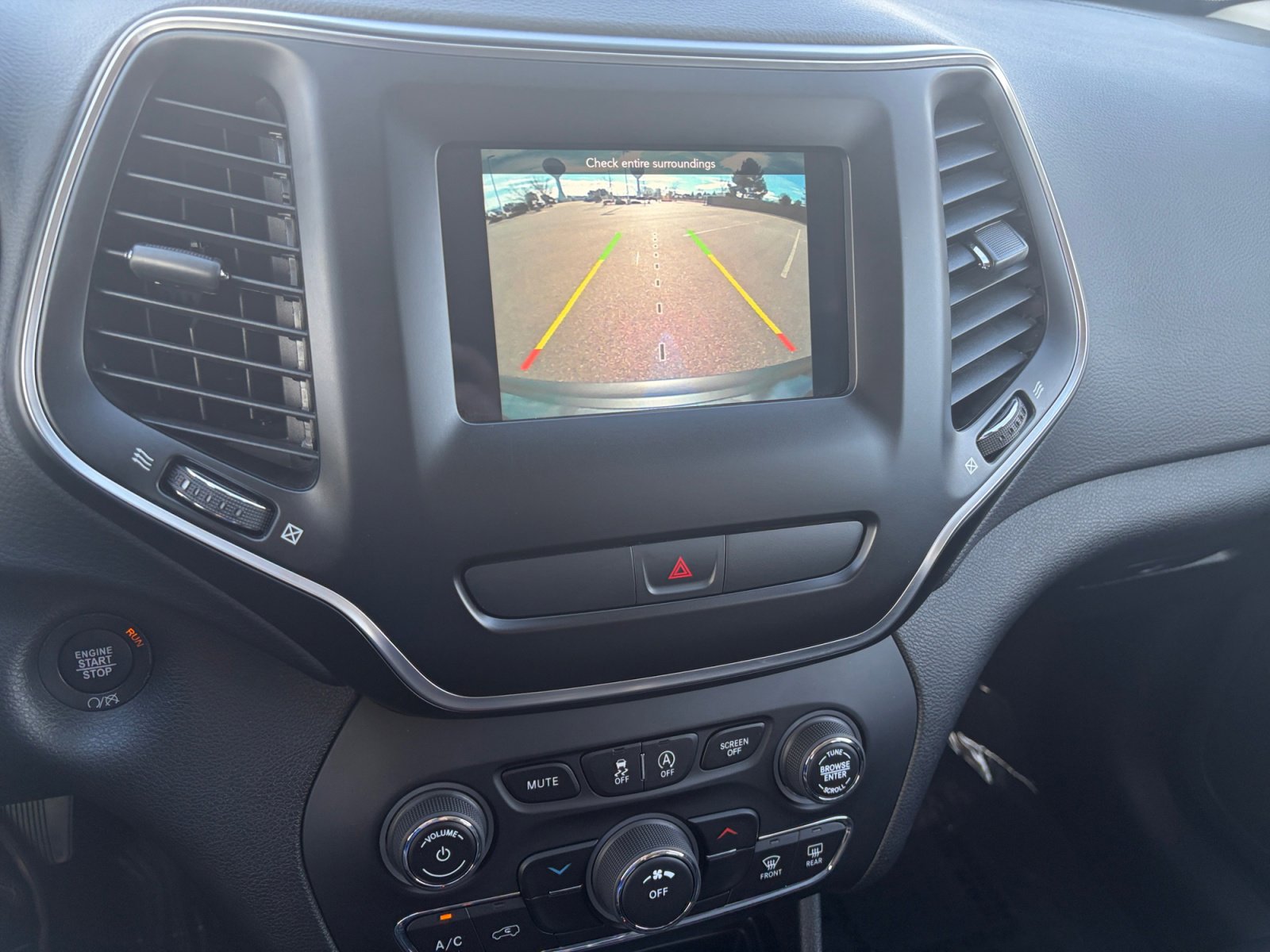 Used 2019 Jeep Cherokee Latitude Plus w/ Cold Weather Group image 25