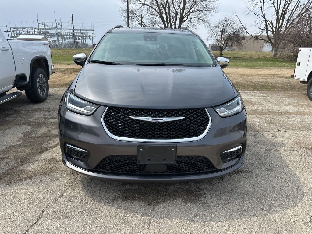 Used 2023 Chrysler Pacifica Limited image 16