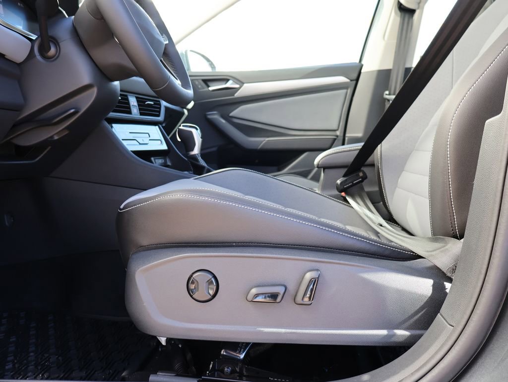 New 2026 Volkswagen Jetta SE FWD image 36