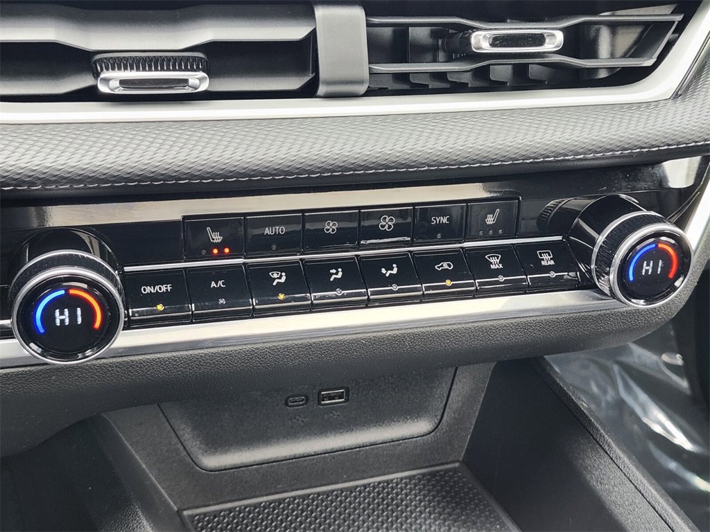 Used 2025 Chevrolet Equinox LT w/ Convenience Package II image 21