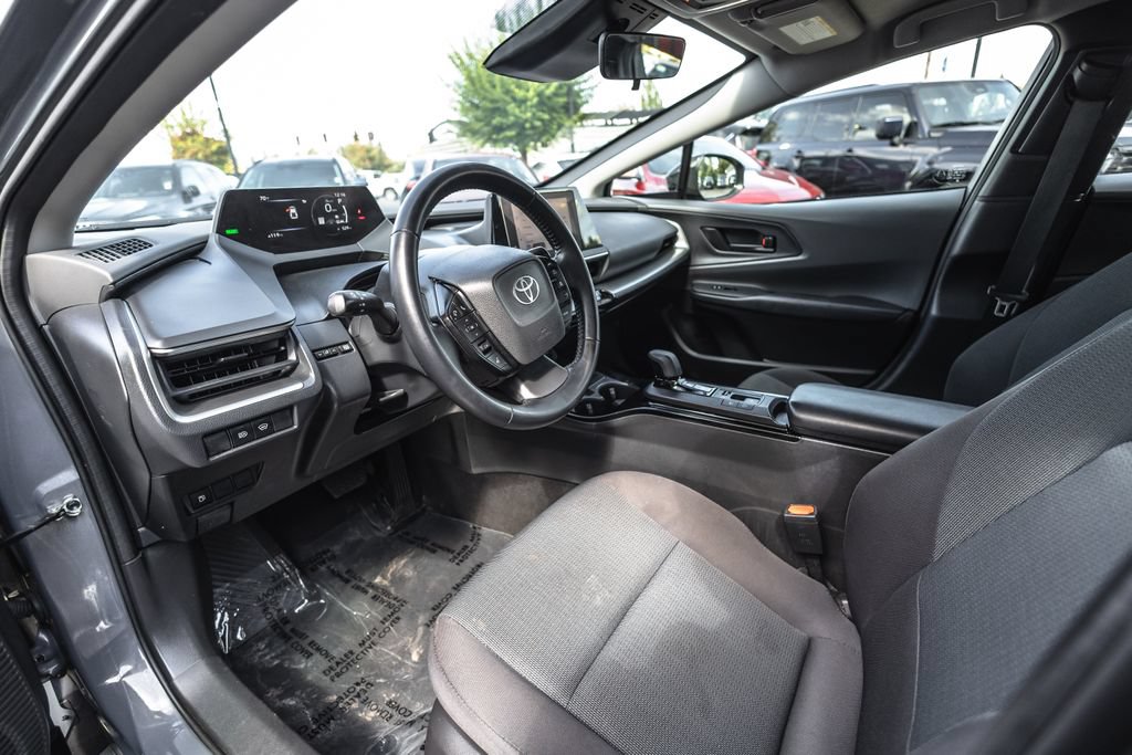 Used 2025 Toyota Prius LE FWD image 17