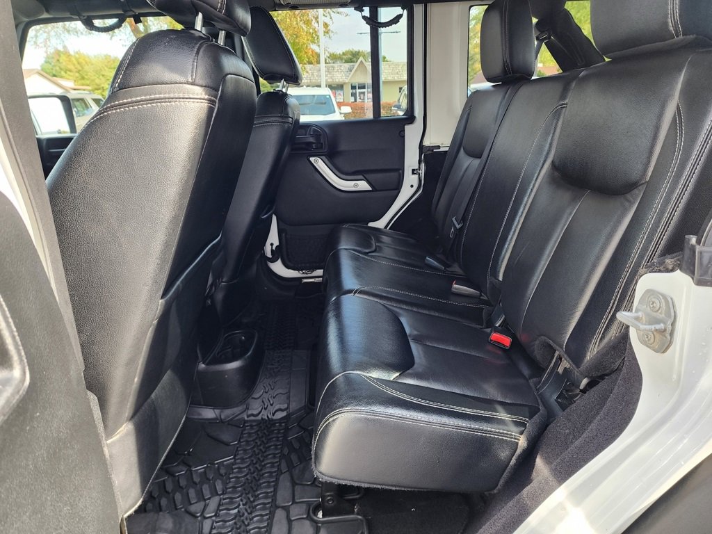 Used 2017 Jeep Wrangler Unlimited Rubicon image 12