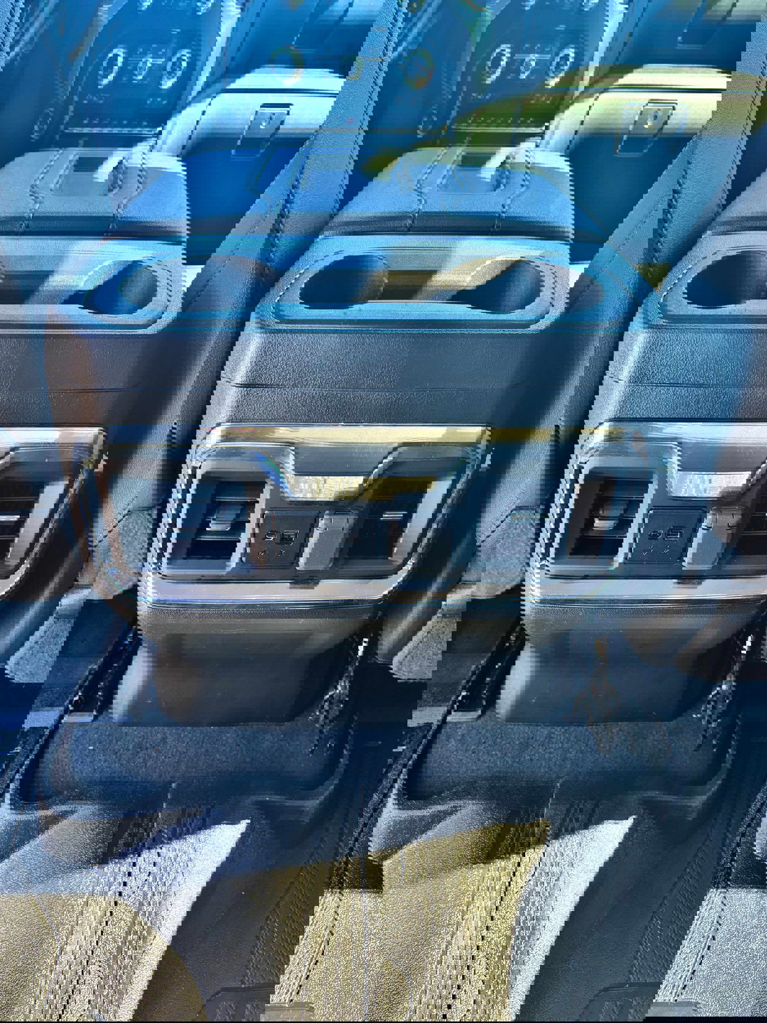 Used 2022 GMC Sierra 2500 SLT w/ SLT Premium Package image 12