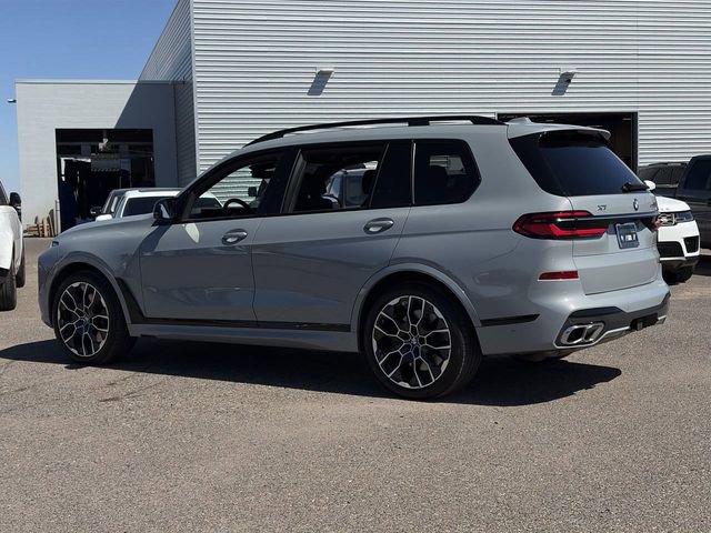 Used 2025 BMW X7 M60i image 8