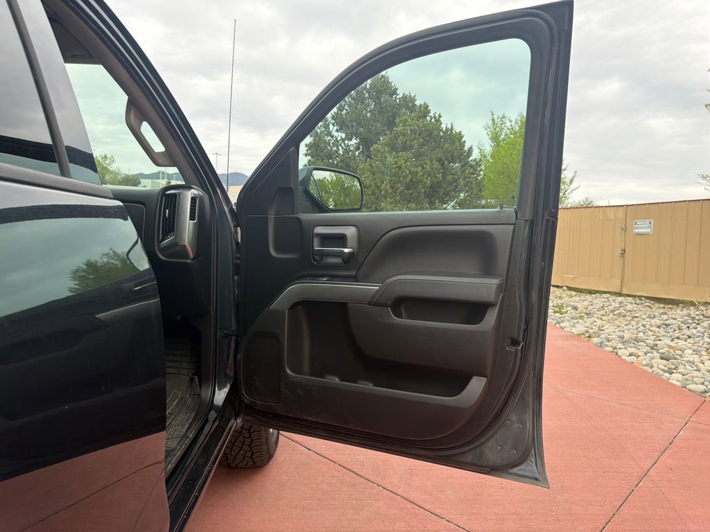 Used 2018 Chevrolet Silverado 1500 LT AWD/4WD image 27