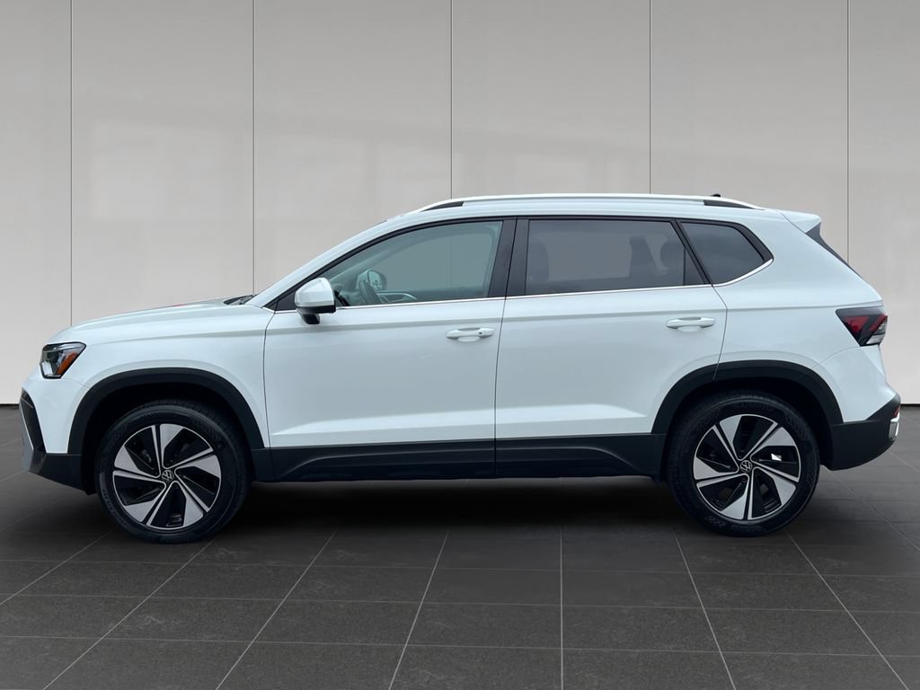 Used 2026 Volkswagen Taos SE AWD/4WD image 2