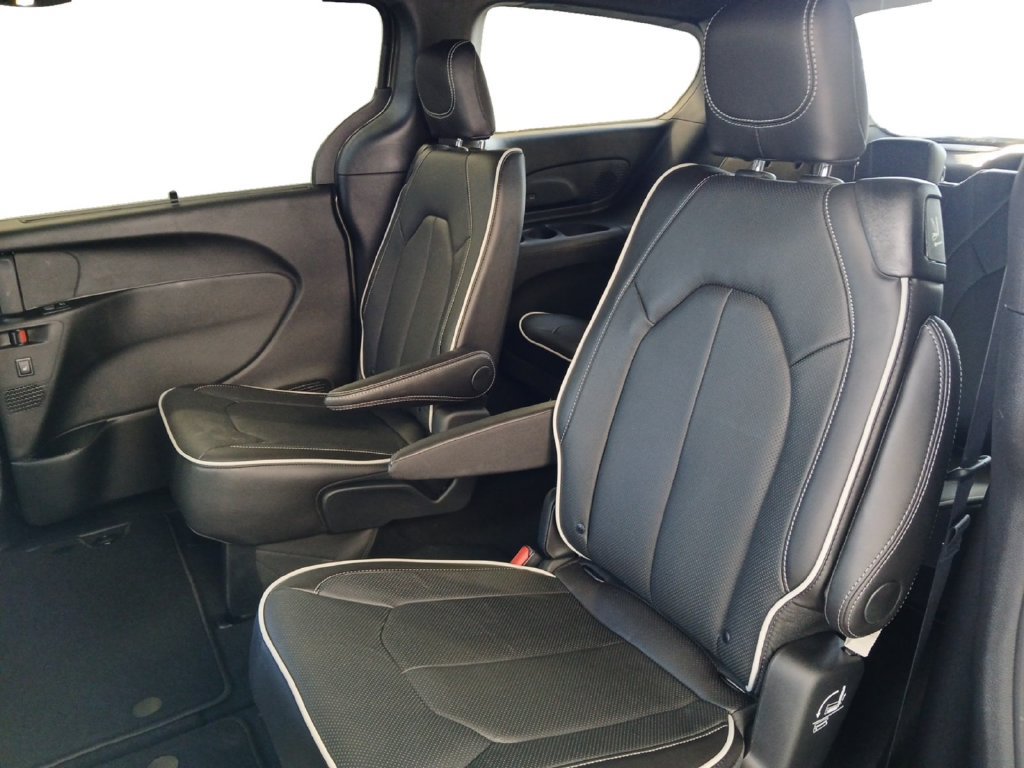 New 2027 Chrysler Pacifica Limited FWD image 22