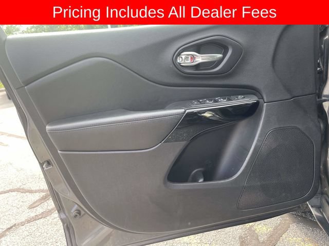 Used 2021 Jeep Cherokee Latitude Plus AWD/4WD image 17