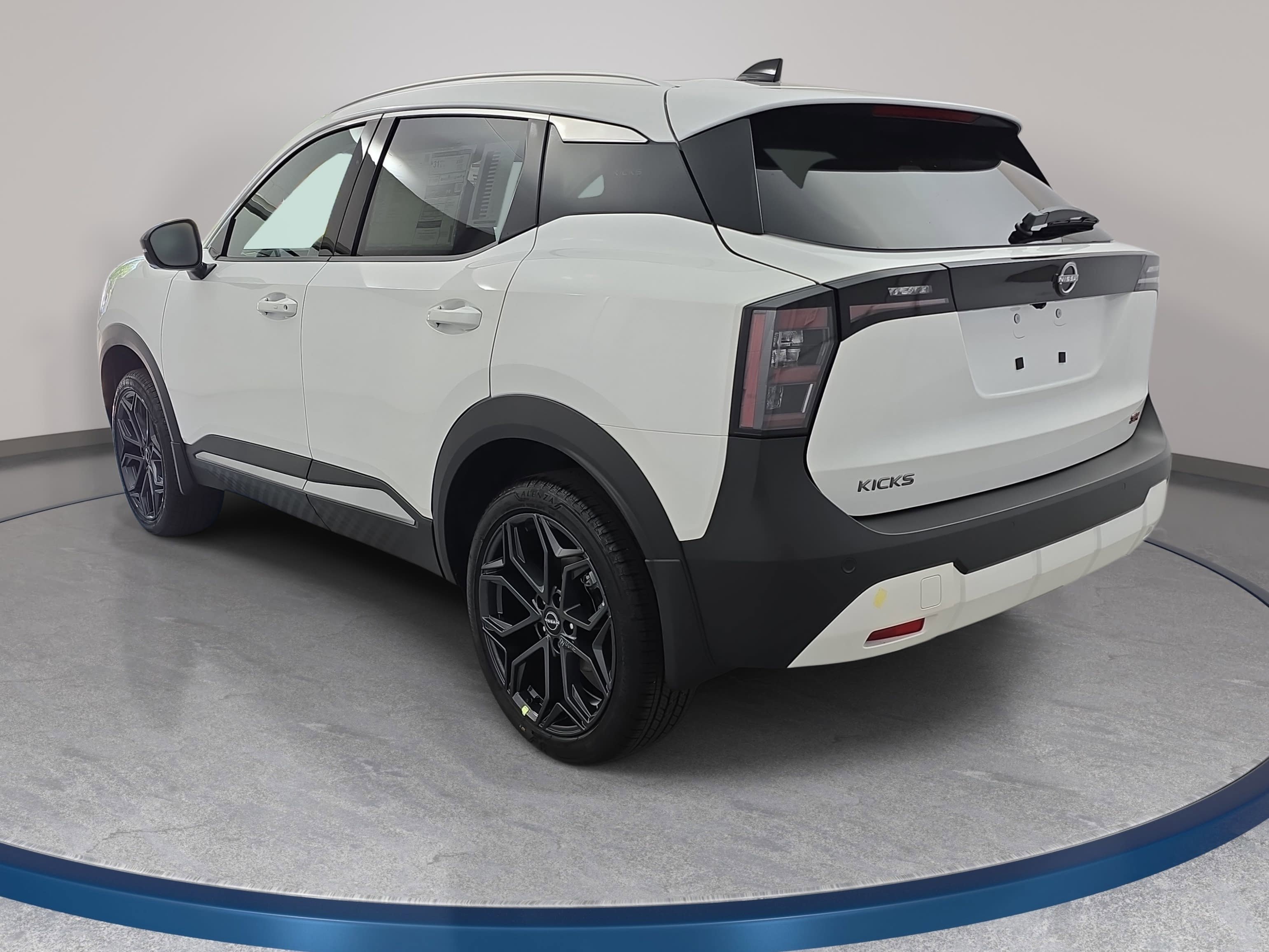 New 2026 Nissan Kicks SR FWD image 7