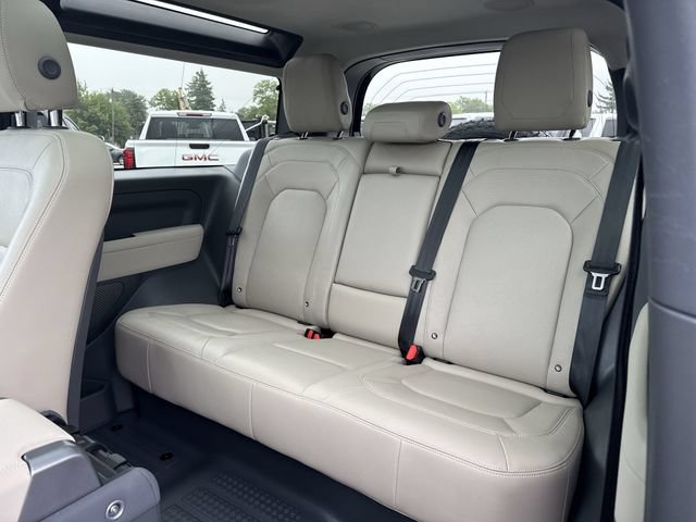 Used 2023 Land Rover Defender 90 SE AWD/4WD image 25
