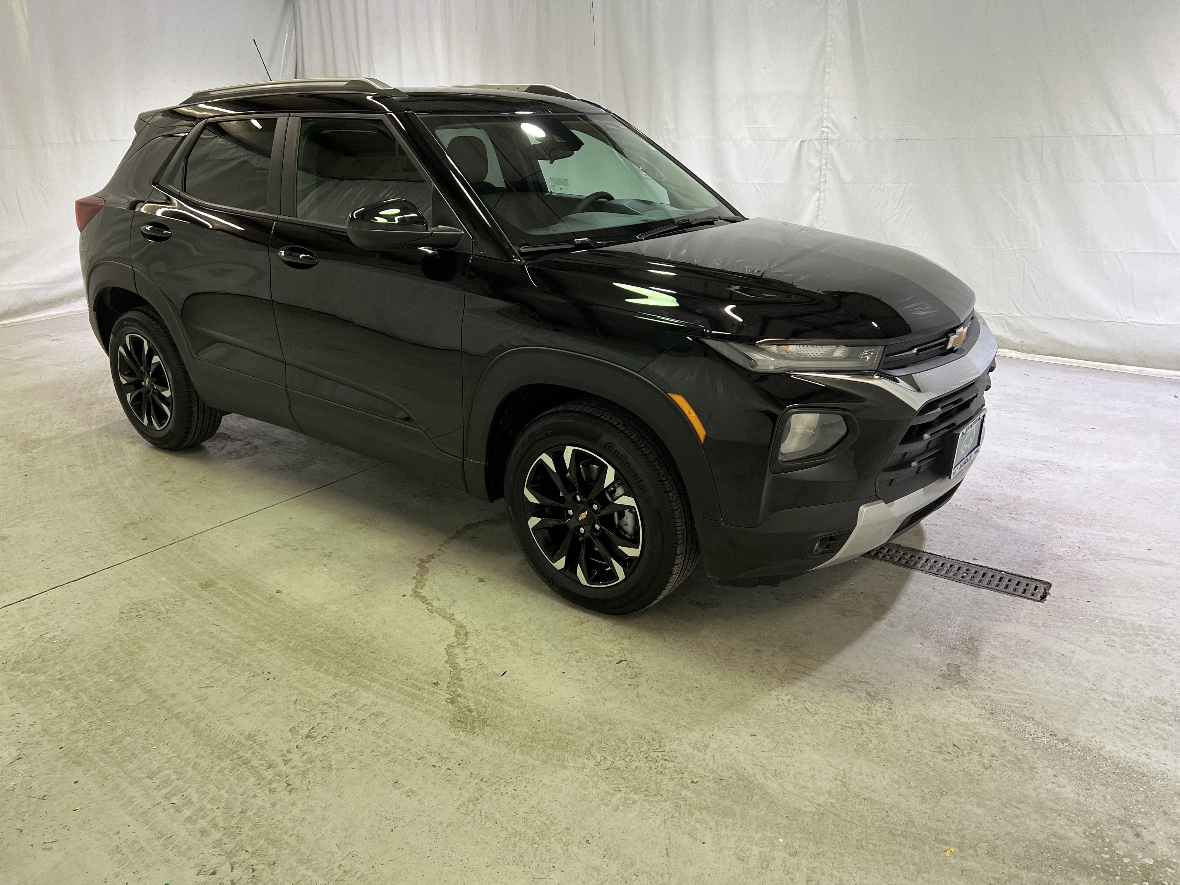 Used 2023 Chevrolet TrailBlazer LT image 2