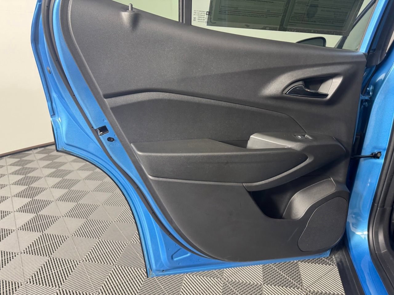 Used 2025 Chevrolet Trax ACTIV w/ Sunroof Package FWD image 27