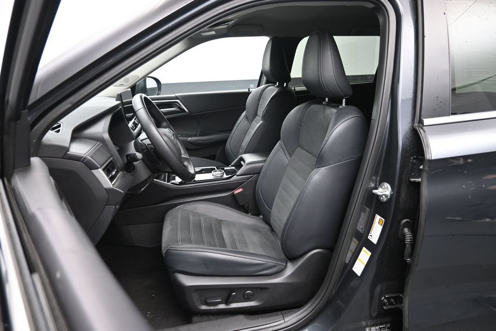 Used 2025 Mitsubishi Outlander SE AWD/4WD image 22