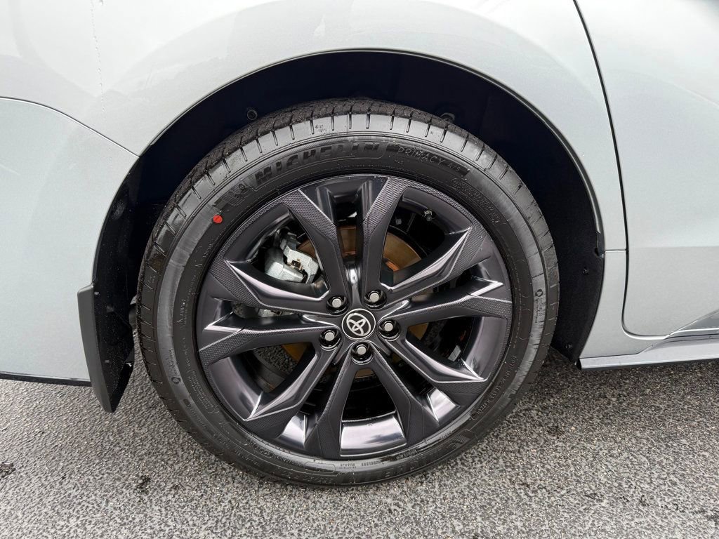 Used 2025 Toyota Sienna XSE image 34