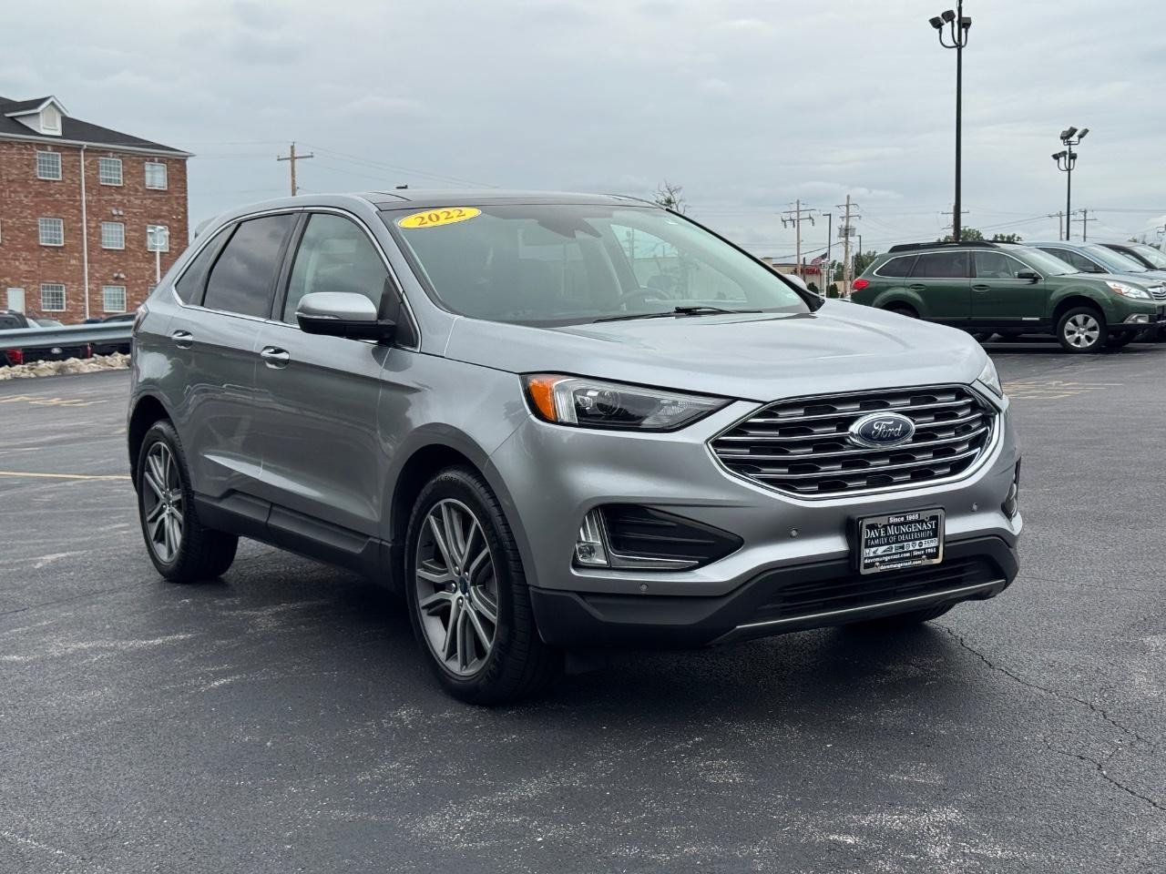 Used 2022 Ford Edge Titanium w/ Class II Trailer Tow Package AWD/4WD image 2