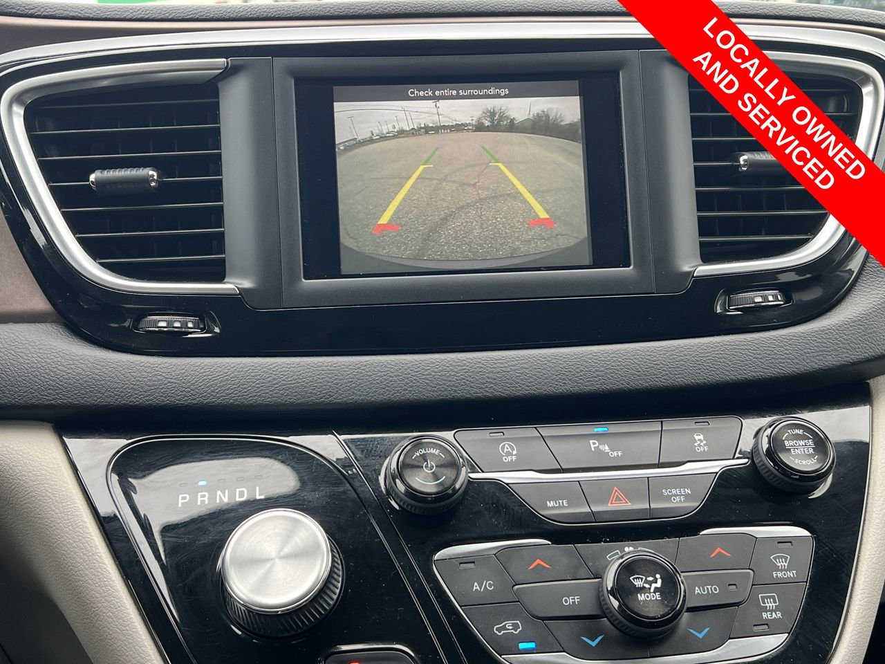 Used 2018 Chrysler Pacifica Touring Plus w/ Tire & Wheel Group image 3